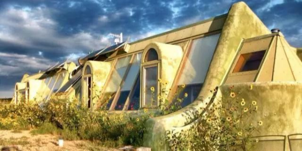 這個(gè)老炮兒建筑師讓難民住垃圾堆，卻贏得全世界尊重！