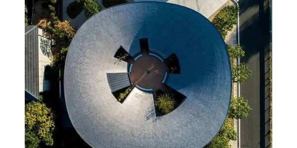 日本福岡有一座天空的容器！